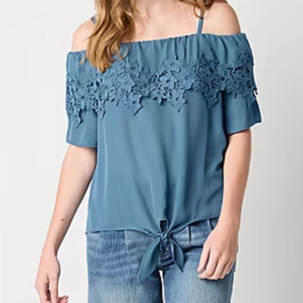 Brannan Ruffled Tie Front Blouse